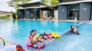 Outdoor pool, open 8:00 AM to 8:00 PM, pool loungers