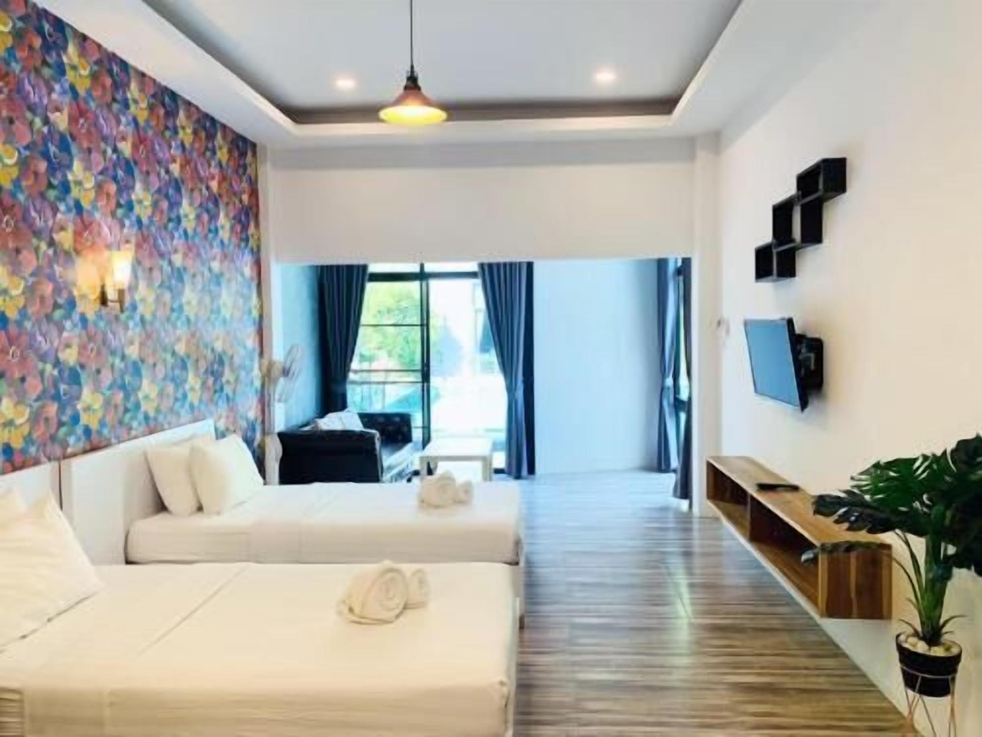 1 bedroom, premium bedding, down comforters, minibar