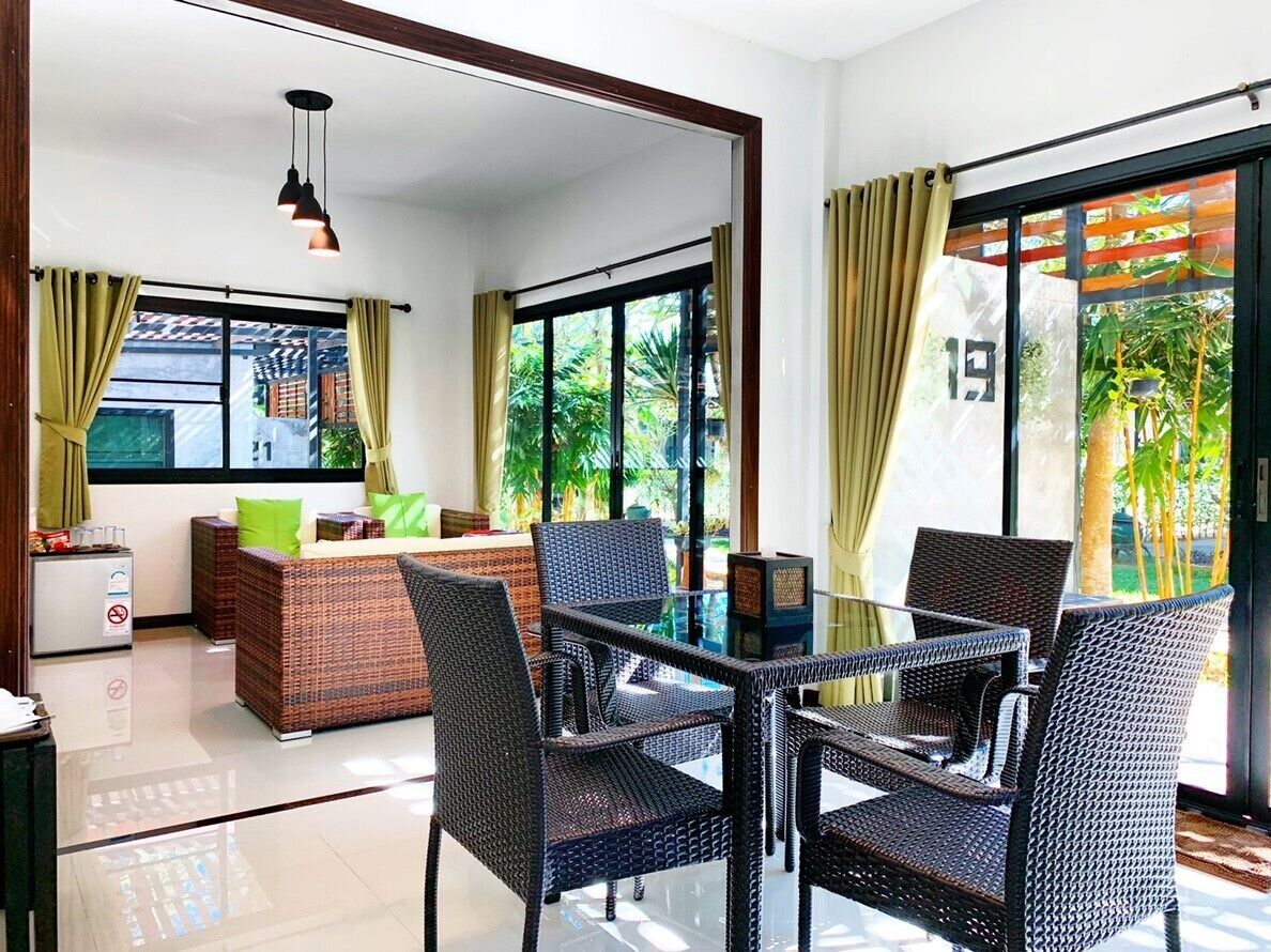 Family Room 2 | Zona de estar | Una televisión LED, películas de estreno