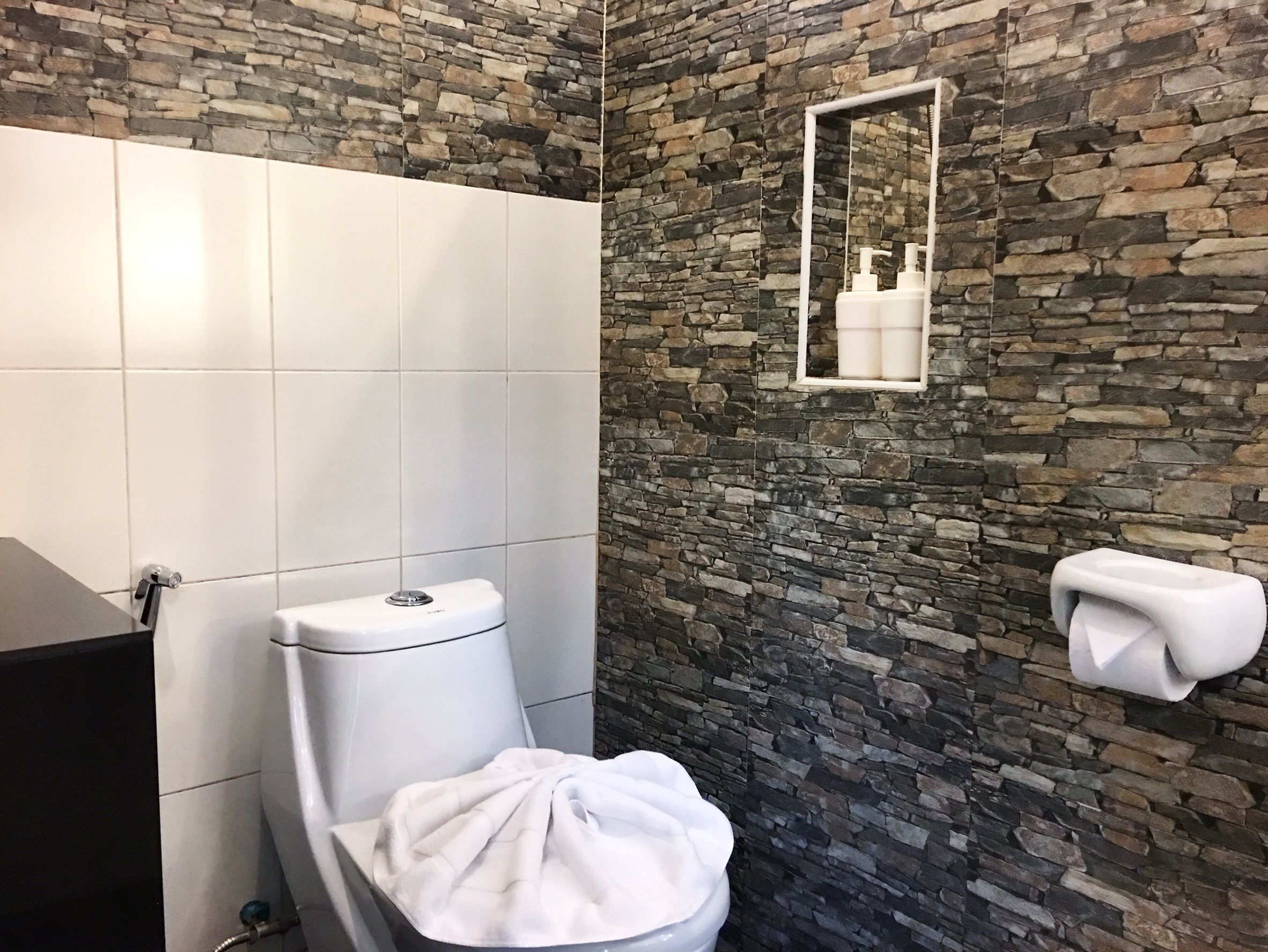 family room 2 | bathroom | shower, rainfall showerhead, free toiletries, hair dryer