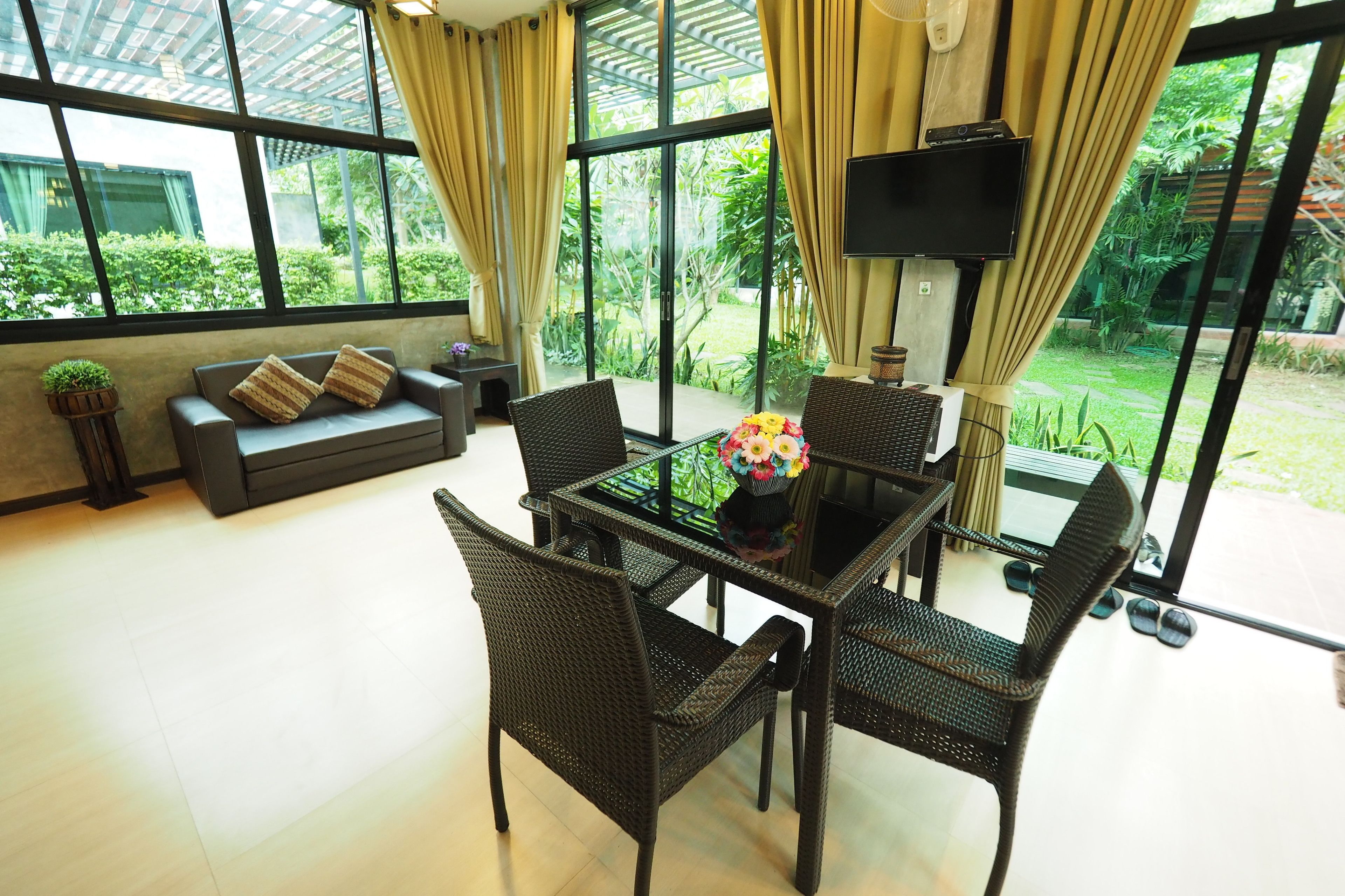 family room 1 | 1 bedroom, premium bedding, down duvets, minibar