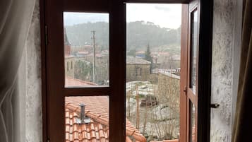 Panoramic Chalet, 3 Bedrooms, Patio, Sea Facing | Laptop workspace, soundproofing, iron/ironing board, free WiFi