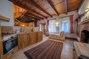 Panoramic Chalet, 3 Bedrooms, Patio, Sea Facing | Private kitchen