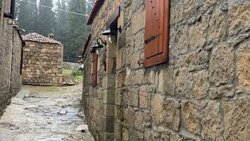 Vista frontal de la propiedad