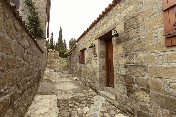 Habitación doble Confort, vista a la montaña | Vista a la calle