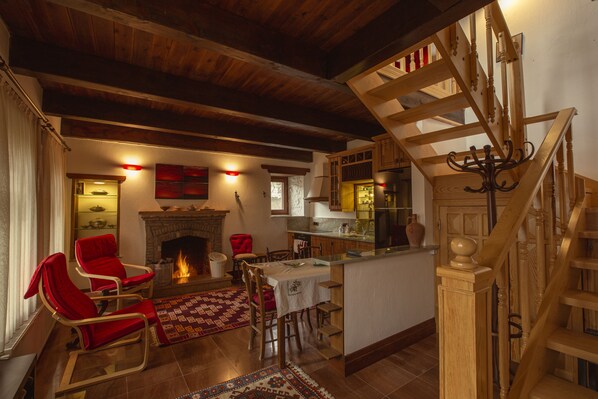 Chalet Royal | Espacio para trabajar con laptop y insonorización 