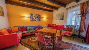 Chalet Panoramique, 3 chambres, patio, vue mer | Coin séjour