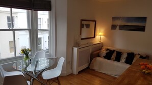 Quarto casal de uso individual | Opções para refeição no quarto