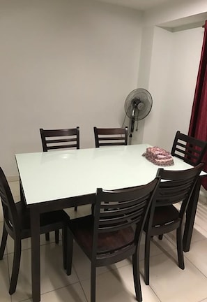 Maison, 3 chambres | Service d’étage - Restauration