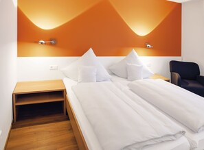 Comfort Double Room, Non Smoking, Garden View | Premium bedding, desk, free WiFi, bed sheets - Gästehaus St. Theresia (Eriskirch)