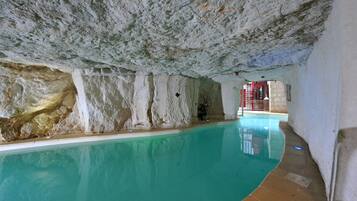 Piscine couverte, piscine extérieure