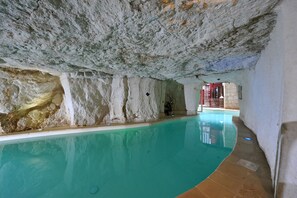 室內泳池、室外泳池