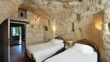 Suite Familiale (Marguerite d'Anjou) | 2 chambres, coffres-forts dans les chambres, décoration personnalisée