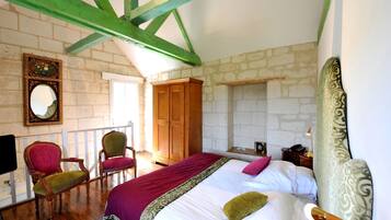 2 chambres, coffres-forts dans les chambres, décoration personnalisée