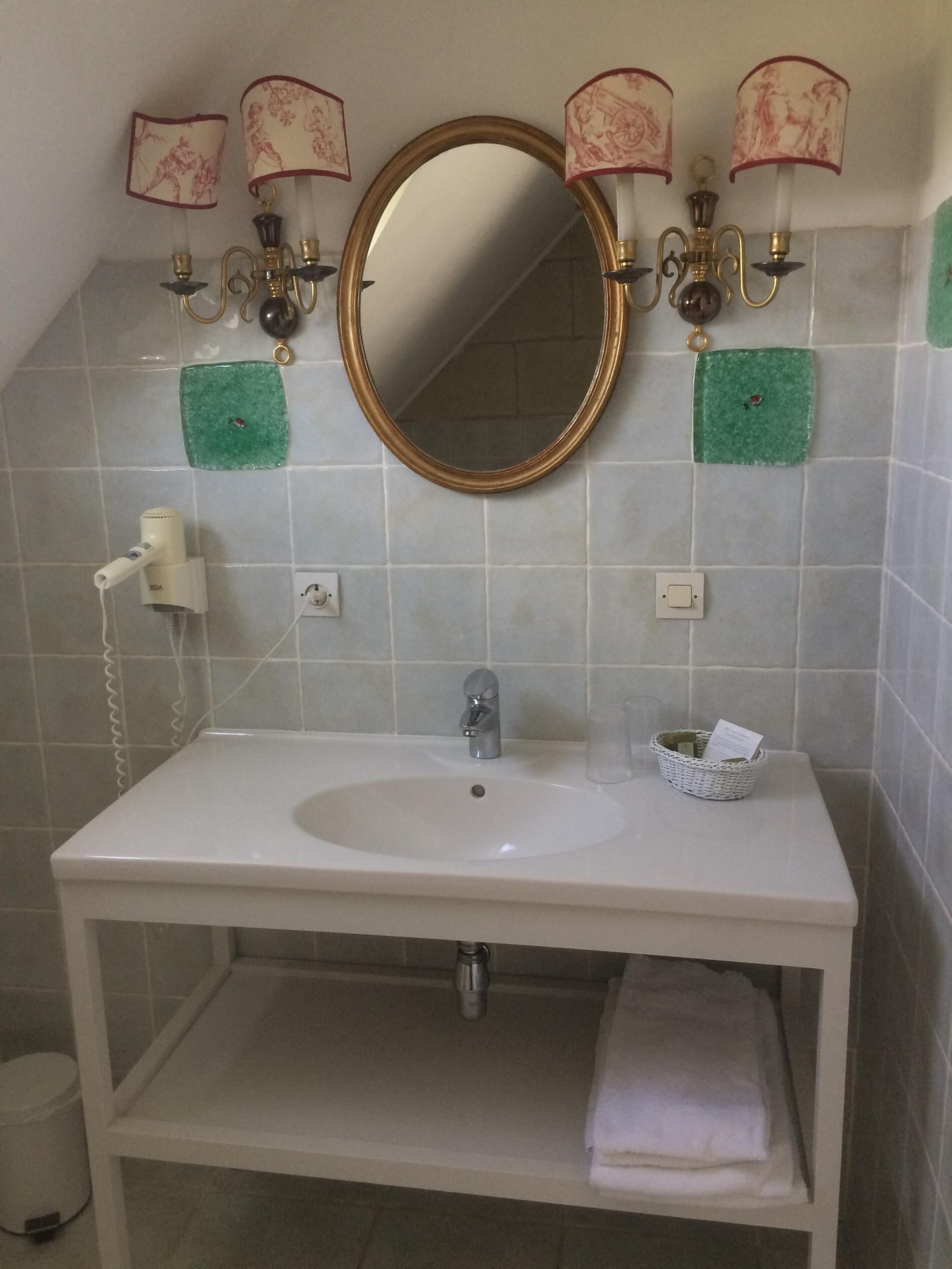 Bathroom sink