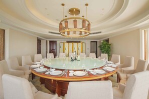 Breakfast, lunch and dinner served  - Hengtong Gloria Resort Suzhou (Suzhou)