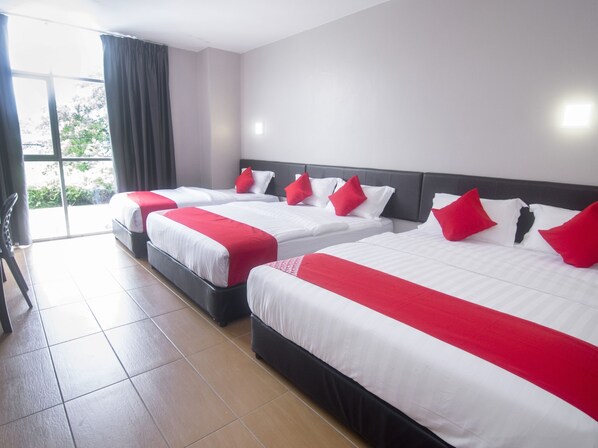 Family Suite | Desk, free WiFi, bed sheets