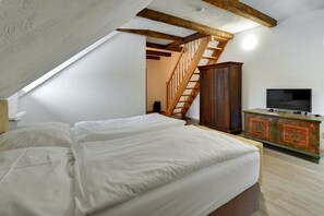 Escritorio, cunas gratuitas y wifi gratis 