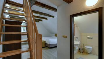 Desk, free cots/infant beds, free WiFi