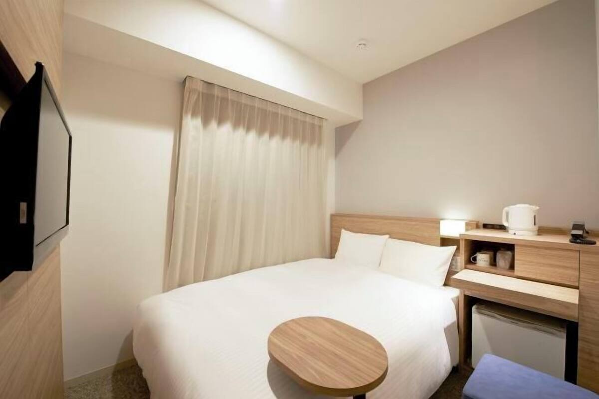 1 bedroom, desk, free WiFi, bed sheets