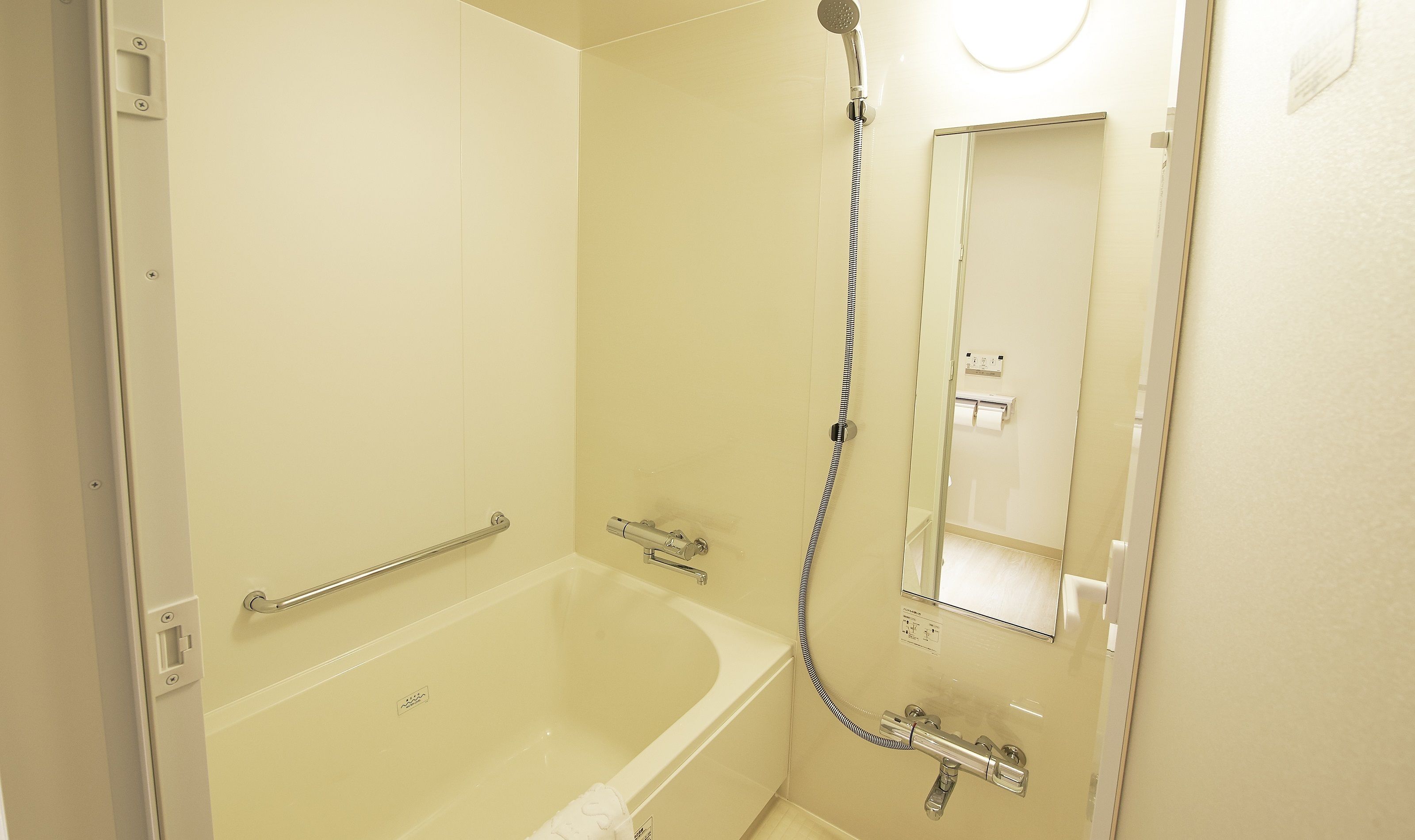 [non-smoking] triple | bathroom | combined shower/bathtub, free toiletries, hair dryer, slippers