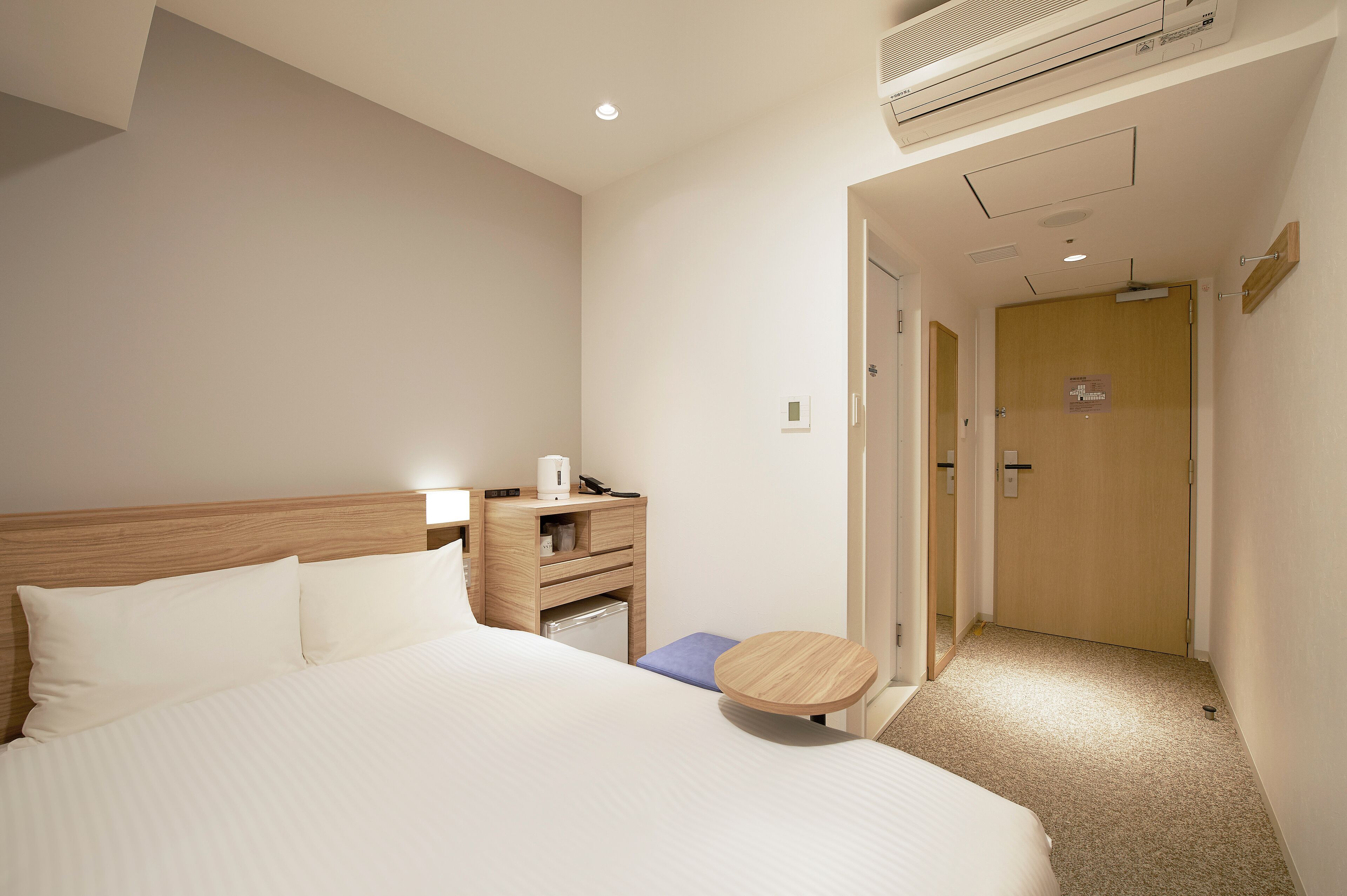 1 bedroom, desk, free wifi, bed sheets