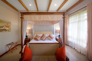 Executive Suite, 1 Bedroom, Kitchen, Mountain View | Premium bedding, in-room safe, desk, cots/infant beds