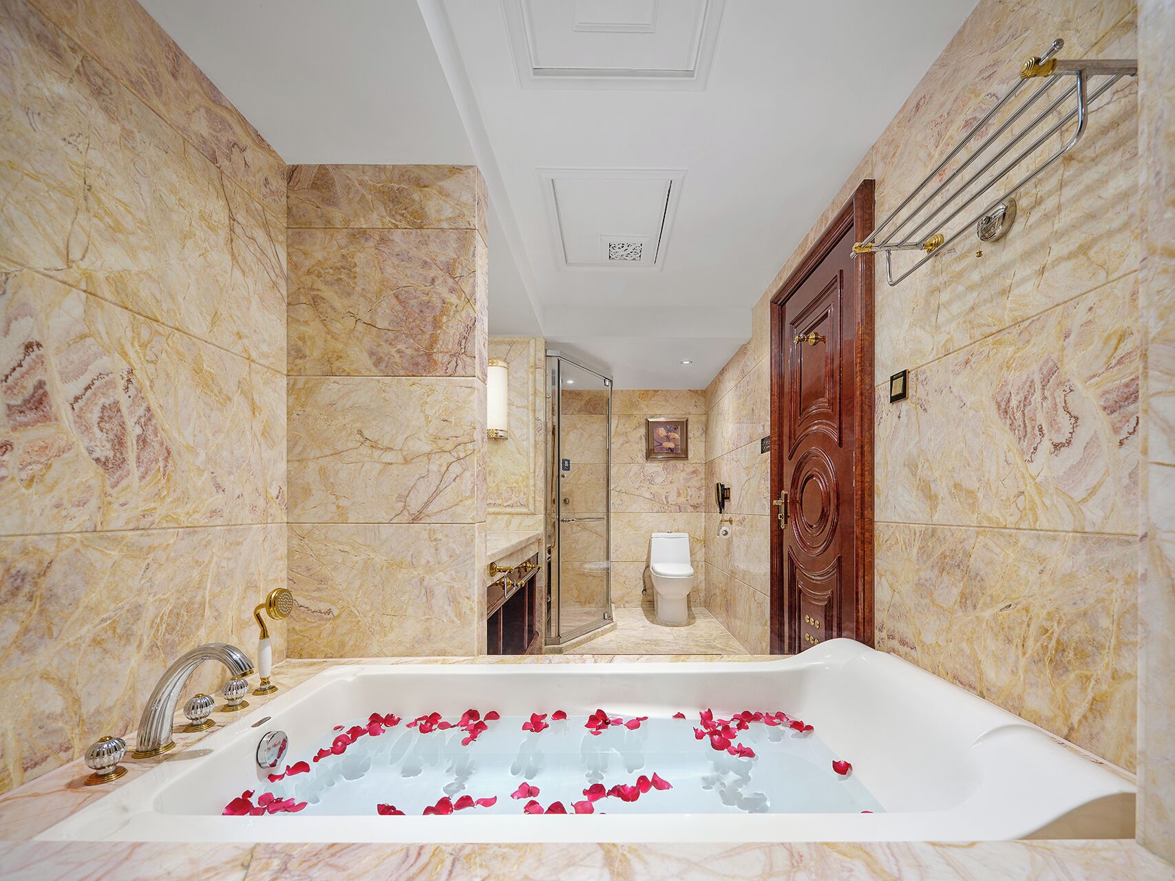 deluxe twin room | bathroom | rainfall showerhead, eco-friendly toiletries, hair dryer, bathrobes