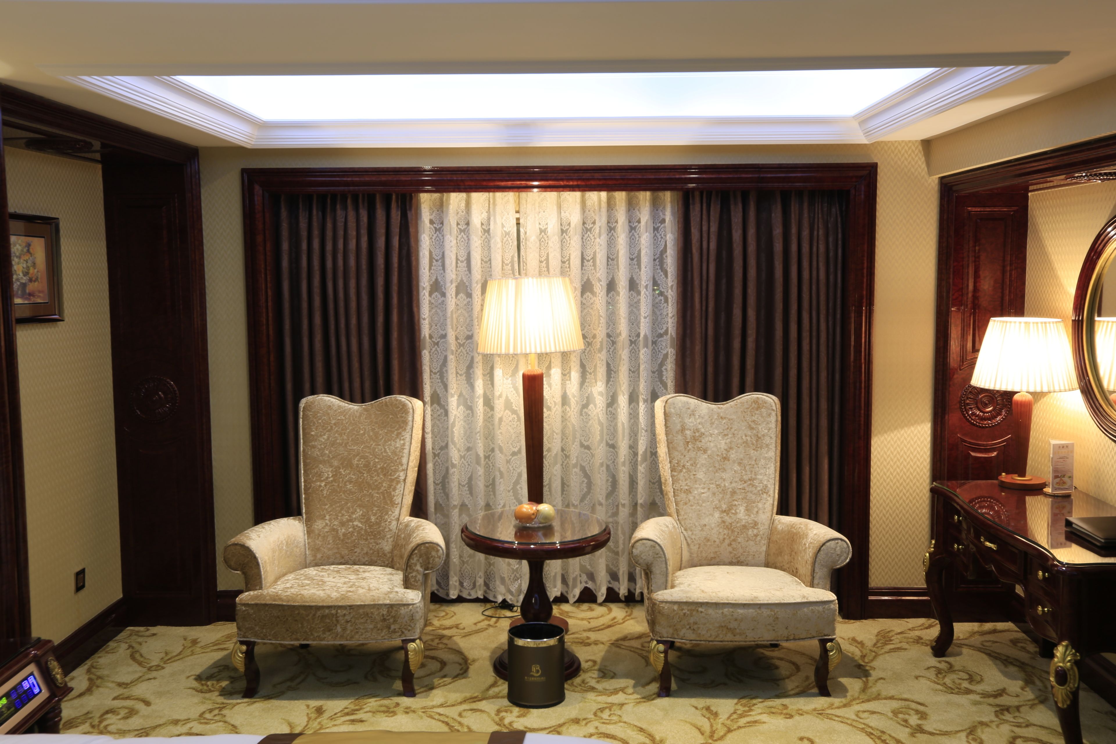 deluxe twin room | minibar, in-room safe, desk, blackout curtains