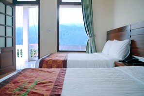 Quadruple Room | Minibar, desk, soundproofing, free WiFi - Samu Green Hotel (Sa Pa)