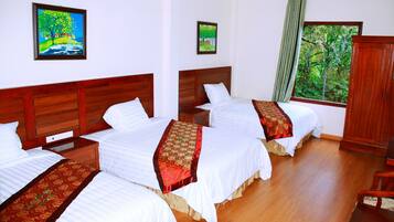 Family Room | Minibar, desk, soundproofing, free WiFi