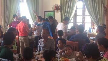 Breakfast, lunch, dinner served; Vietnamese cuisine