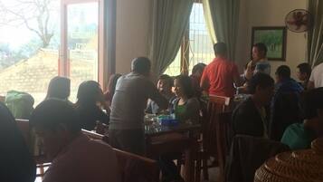 Breakfast, lunch, dinner served; Vietnamese cuisine