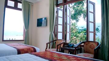 Quadruple Room | Minibar, desk, soundproofing, free WiFi
