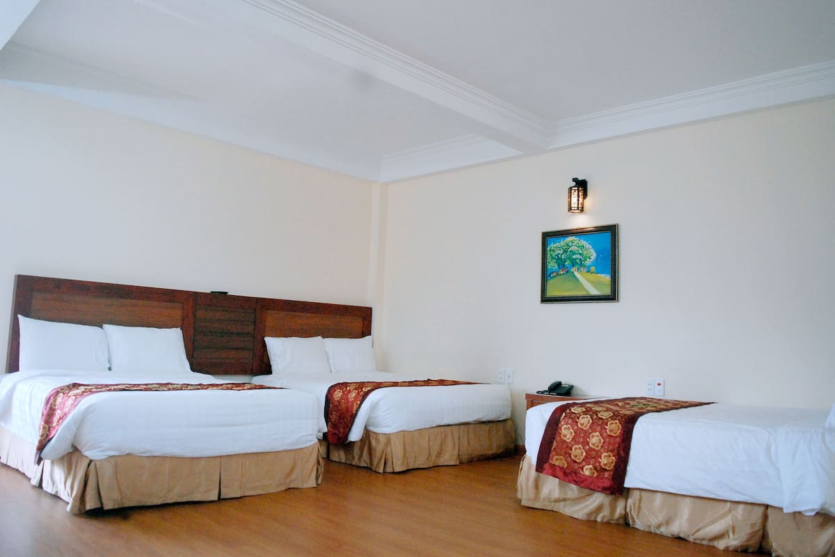 Family Room | Minibar, desk, soundproofing, WiFi (free)