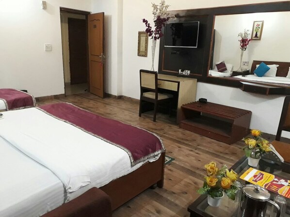 Standard Room | In-room safe, desk, free rollaway beds, free WiFi - Hotel Hanuwant Palace (New Delhi)