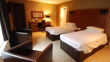 Family Room, 3 Twin Beds | Desk, blackout drapes, free cribs/infant beds, rollaway beds