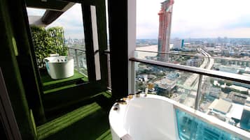 2-Bedroom Condo (3 Pax) | Jetted tub