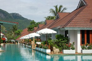 Outdoor pool - The Privacy Beach Resort & Spa (Sam Roi Yot)