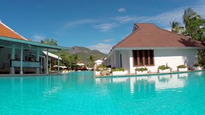 Outdoor pool - The Privacy Beach Resort & Spa (Sam Roi Yot)