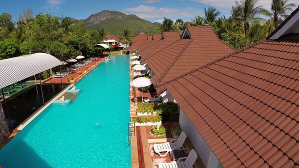 Outdoor pool - The Privacy Beach Resort & Spa (Sam Roi Yot)