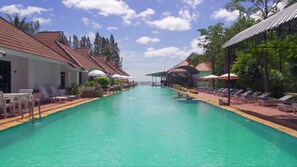 Outdoor pool - The Privacy Beach Resort & Spa (Sam Roi Yot)