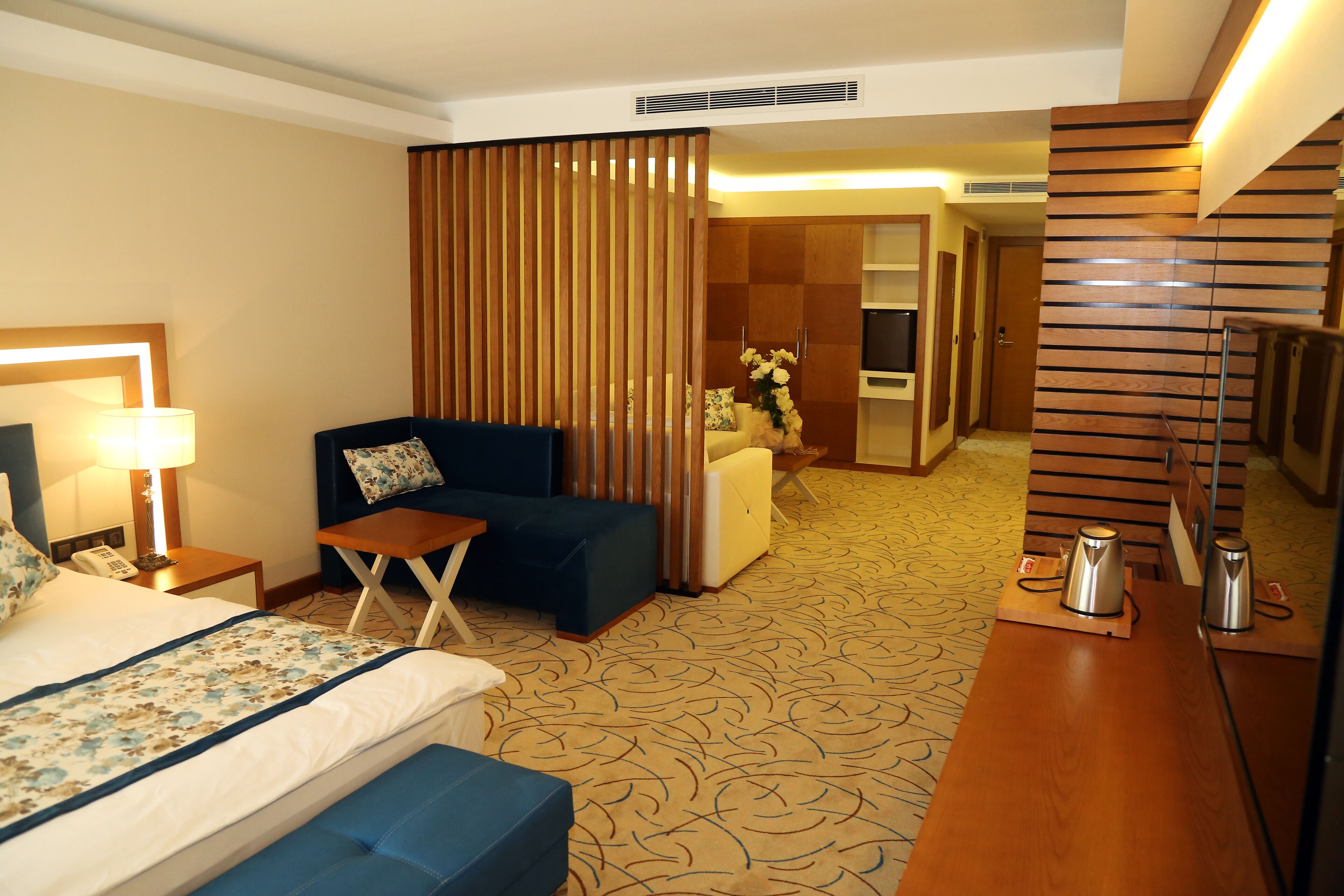 deluxe room | 1 bedroom, premium bedding, down duvets, minibar