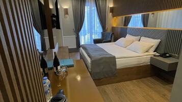 Double Room | Minibar, in-room safe, desk, laptop workspace