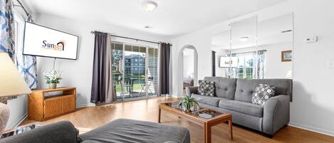 Leilighet, 2 soverom | Oppholdsområde | Smart-TV, TV-spill og DVD-spiller