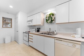 Apartment, 2 Schlafzimmer | Eigene Küche | Großer Kühlschrank, Mikrowelle, Ofen, Herdplatte