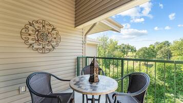 Condo, 2 chambres | Restauration en plein air