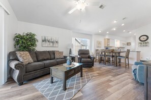 Condo, 2 Bedrooms | Living area