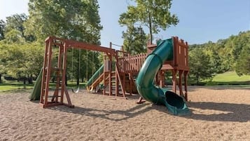 Condo, 2 Bedrooms | Children's area