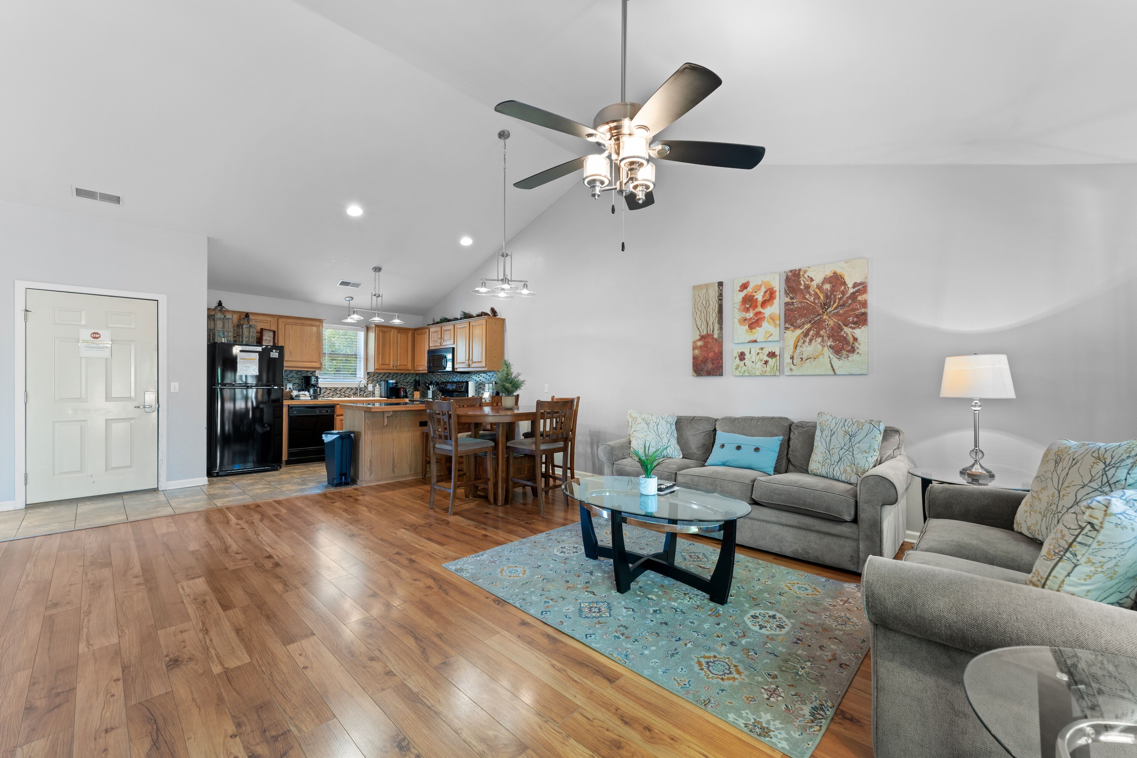 Condo, 2 Bedrooms | Living area